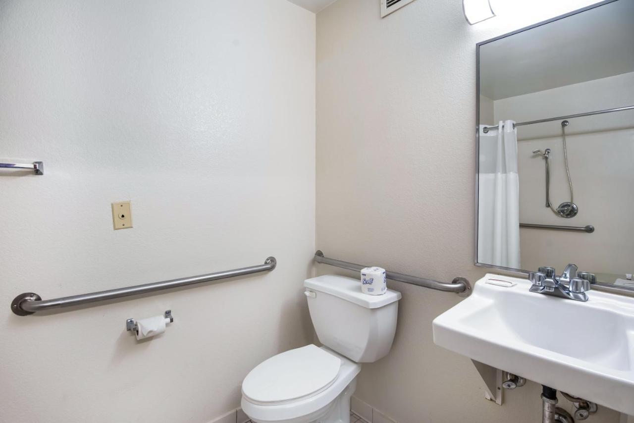 Hometowne Studios By Red Roof Colorado Springs - Airport Buitenkant foto