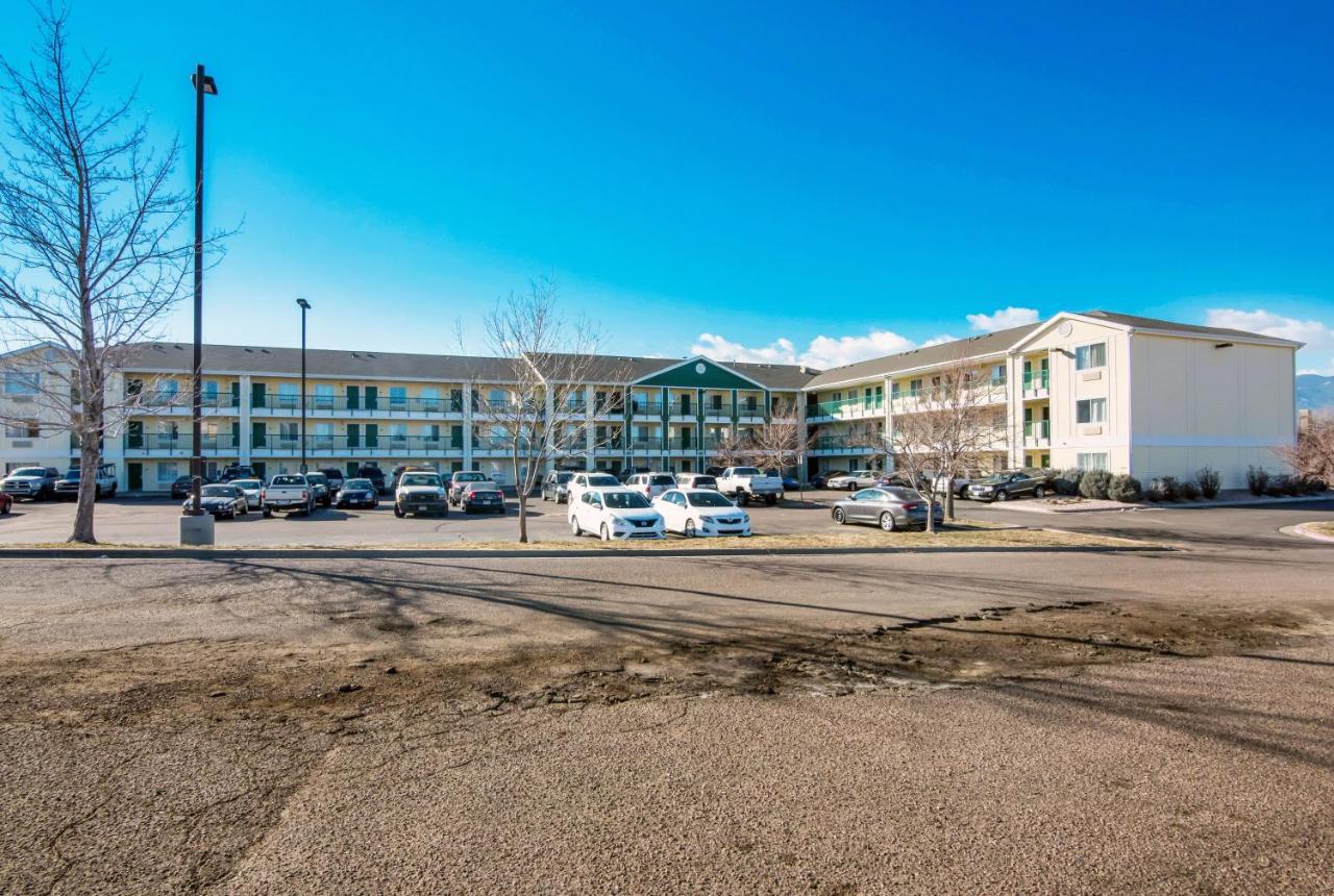 Hometowne Studios By Red Roof Colorado Springs - Airport Buitenkant foto