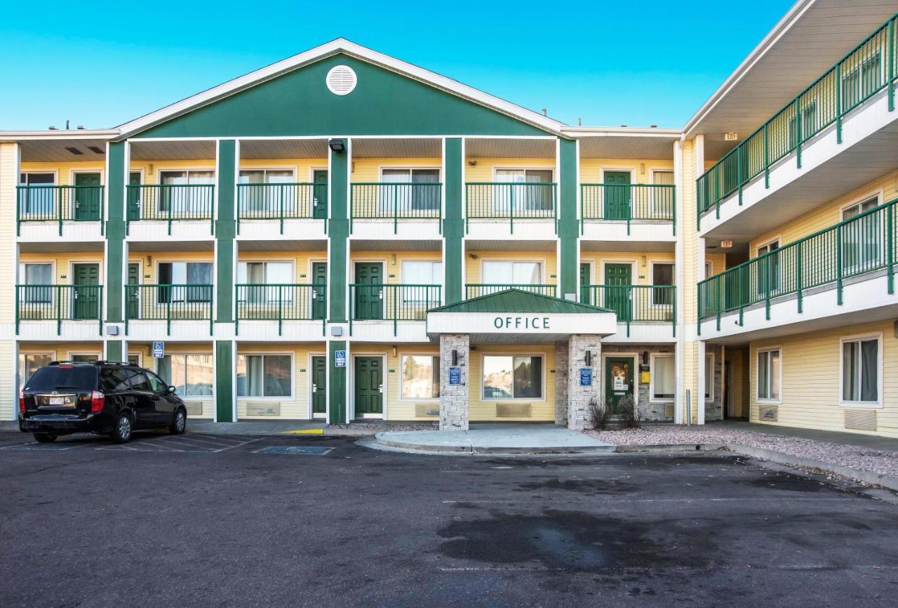 Hometowne Studios By Red Roof Colorado Springs - Airport Buitenkant foto