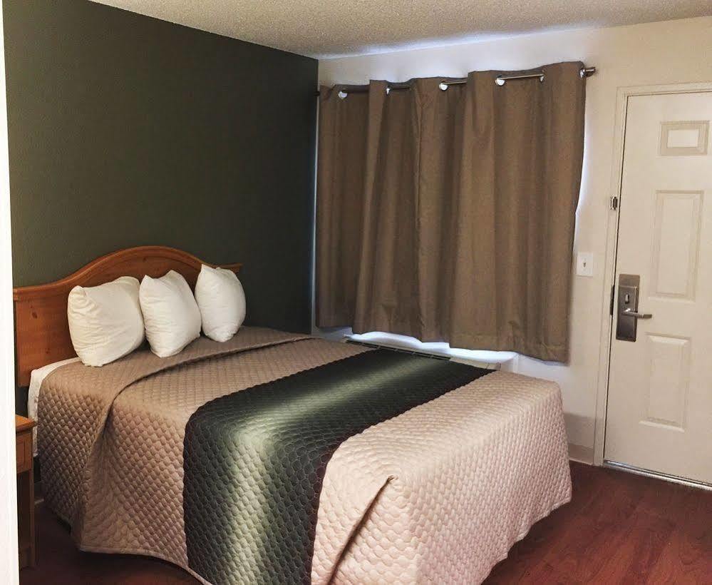 Hometowne Studios By Red Roof Colorado Springs - Airport Buitenkant foto